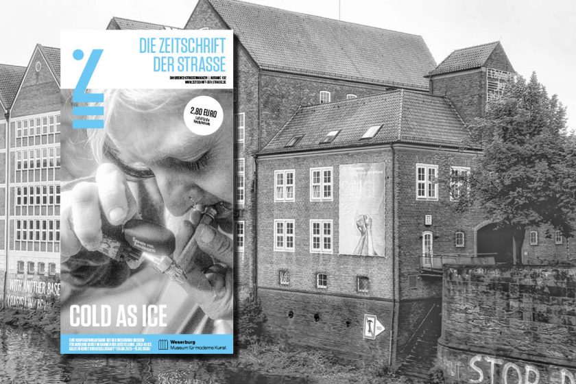 Schwarz-Weiß-Foto einer Person mit einer Crackpfeife, abgebildet auf dem Cover des Magazins „Zeitschrift der Straße“ mit der Überschrift „Cold As Ice“ und einem Preisaufkleber von 2,80 Euro. Im Hintergrund ein historisches Gebäude.