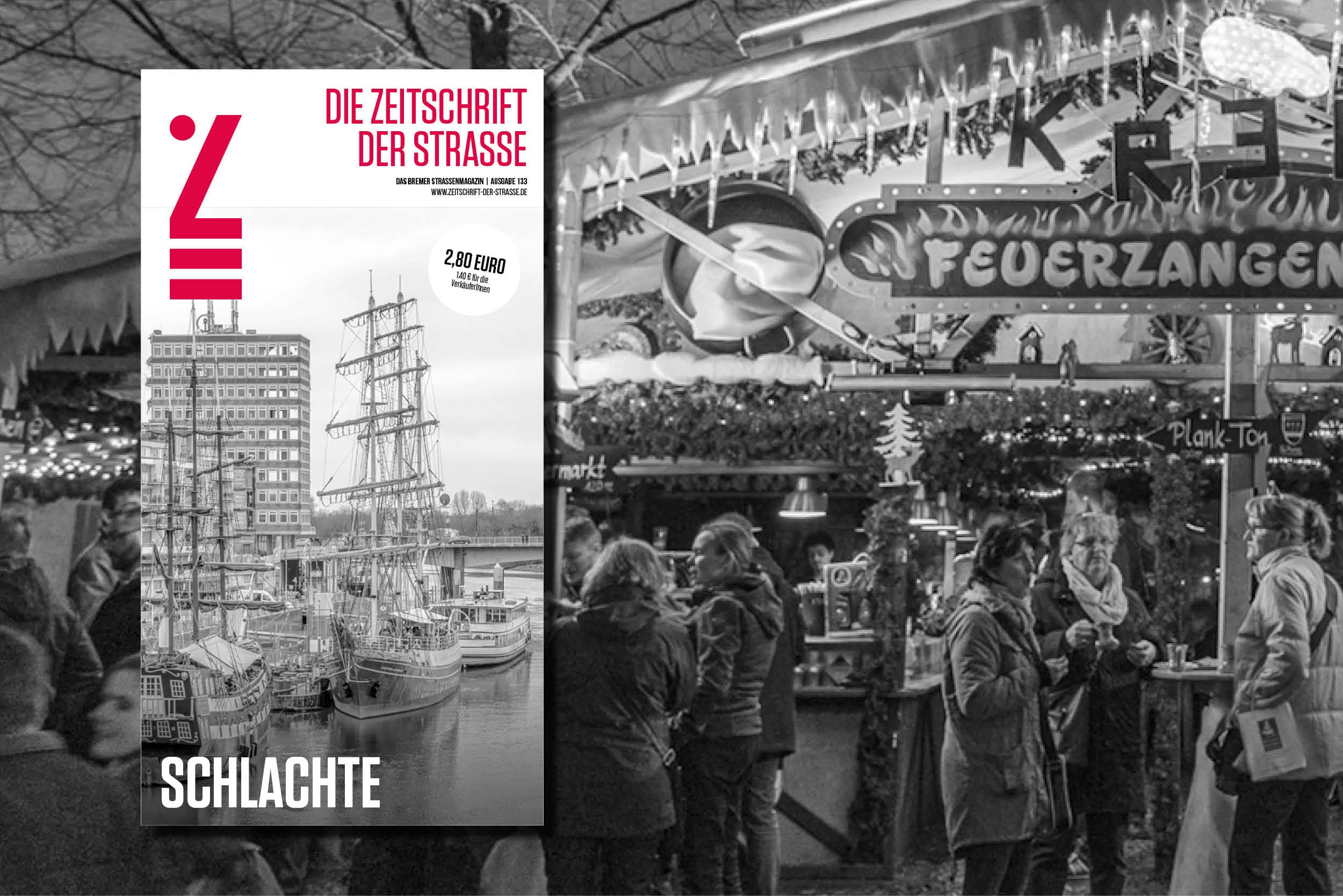 Weihnachtsmarkt mit beleuchteten Ständen und Menschen, im Vordergrund ein Cover der Zeitschrift der Straße mit einem Segelschiff und Hochhaus.
